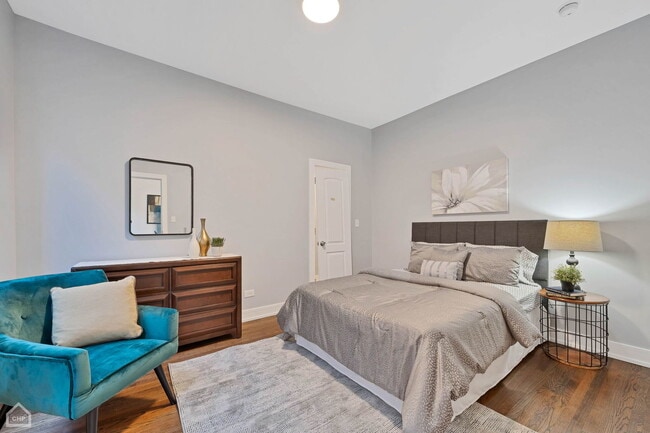 Building Photo - 4357 S King Dr