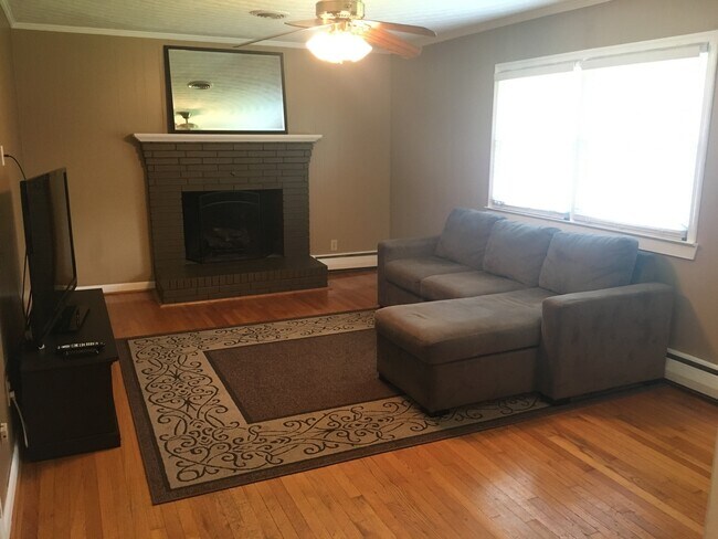Building Photo - Welcome to this charming home in Chesapeak...