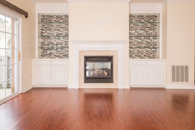 Building Photo - Beautiful Condo in Virginia Beach