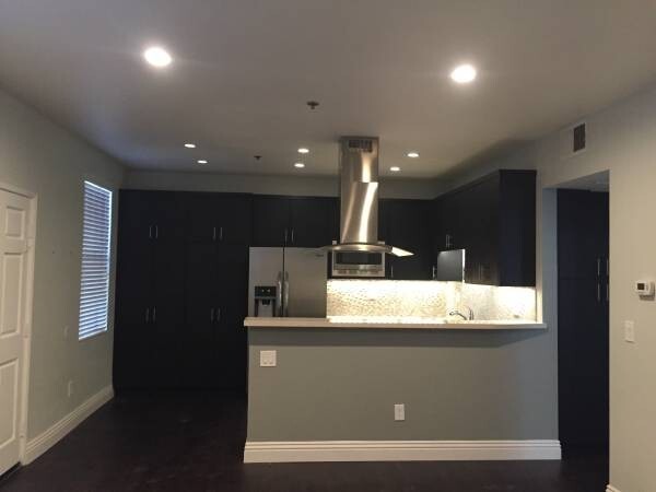 Building Photo - Uptown Villa