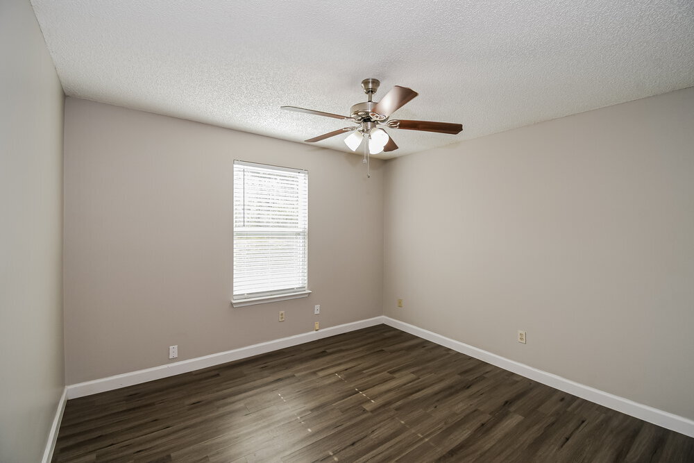 Building Photo - 1882 Manitoba Ct S