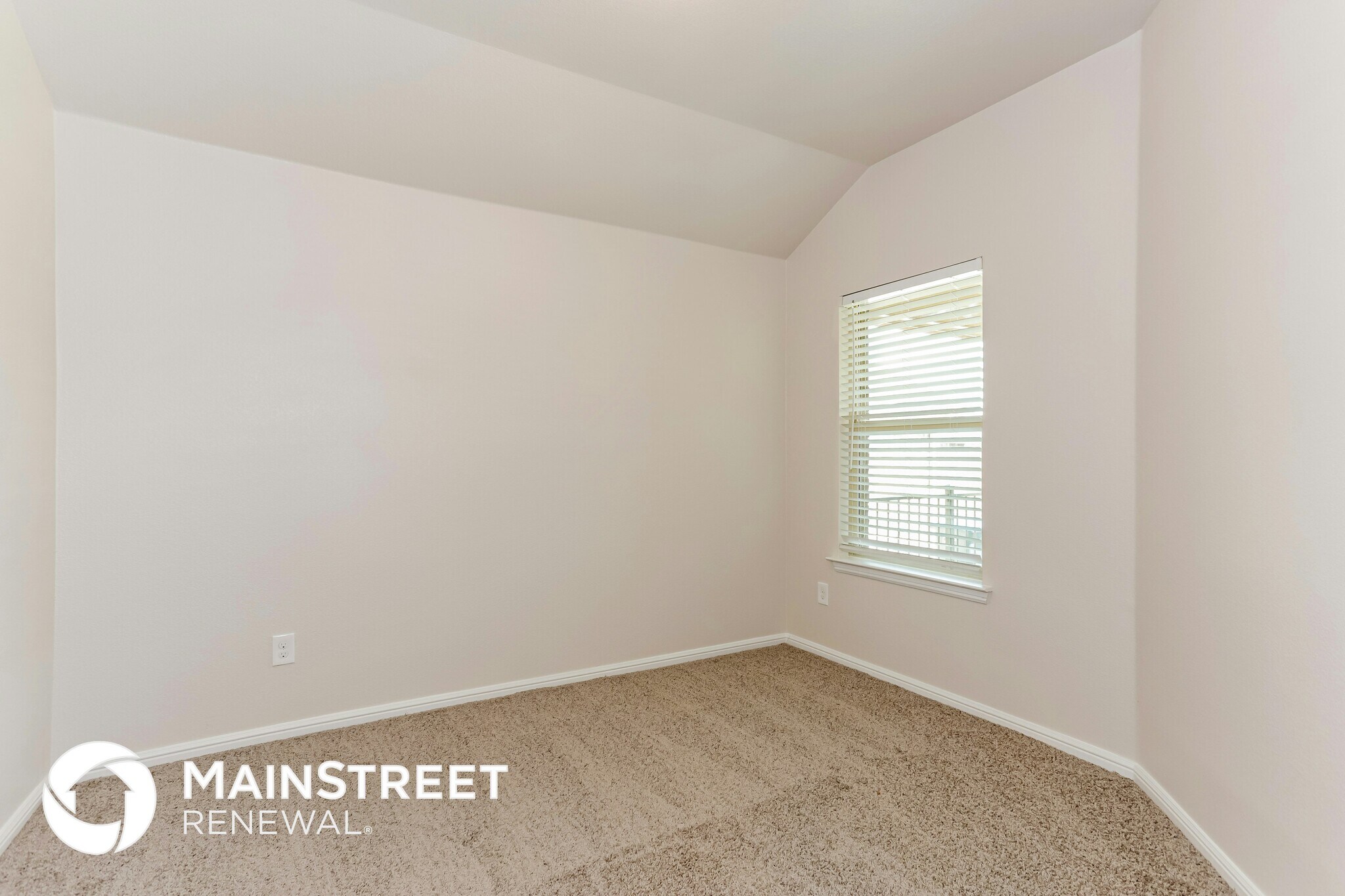 Building Photo - 10024 Poinsett Wy