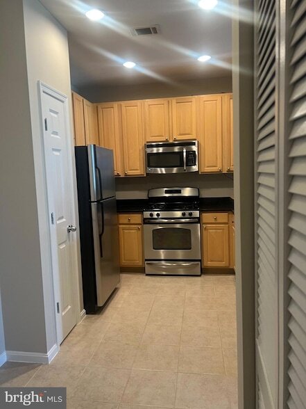 Building Photo - 2465 Army Navy Dr