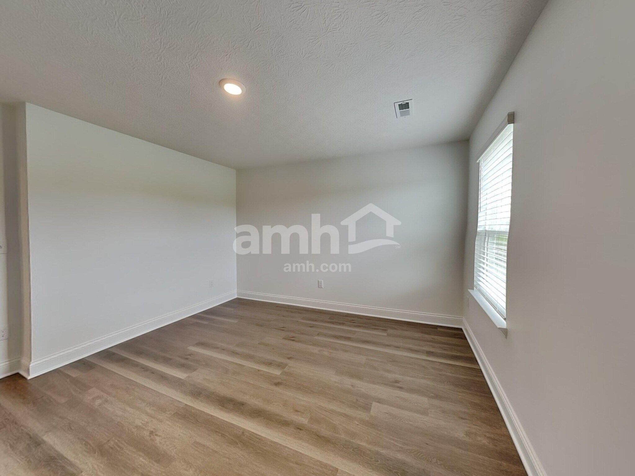Building Photo - 400 Golden Maple Pl