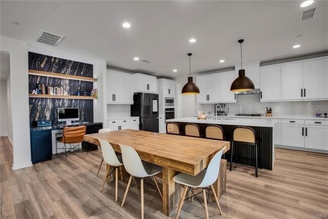 Building Photo - Stunning and Spacious 5BR 3BA Home w/ Solar Panels + Community Pool + Basketball/Tennis Court + S...