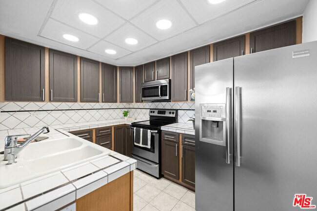 Building Photo - 10535 Wilshire Blvd