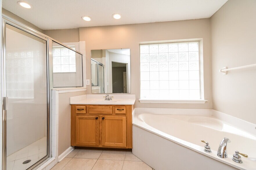 Building Photo - 9135 Prosperity Lake Dr
