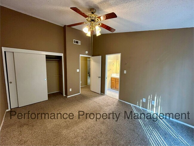 Building Photo - Cute 3 Bed/2 Bath SW Bakersfield Home w RB...
