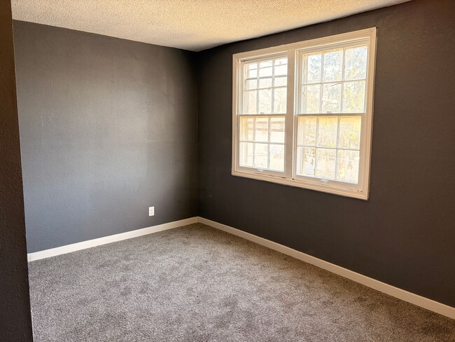 Building Photo - 46 Blackhawk Rd