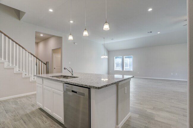 Building Photo - 725 W Foley St