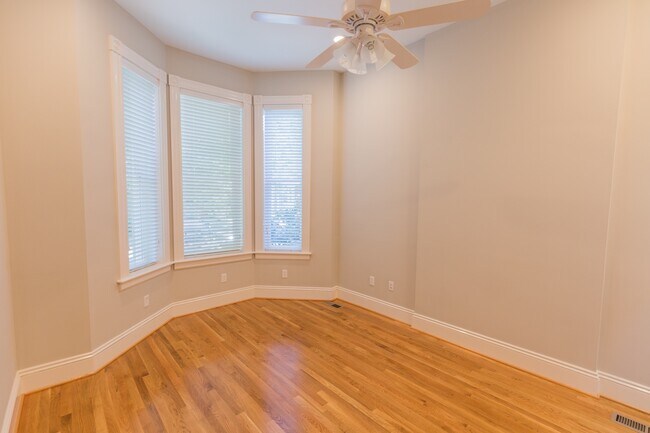 Building Photo - 1121 West Ave