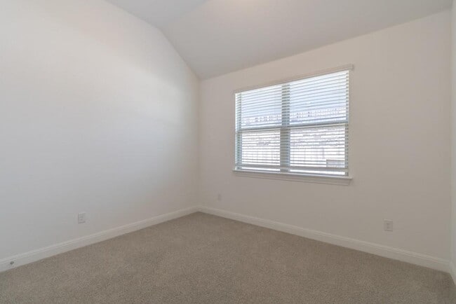 Building Photo - 124 Shagbark Trl