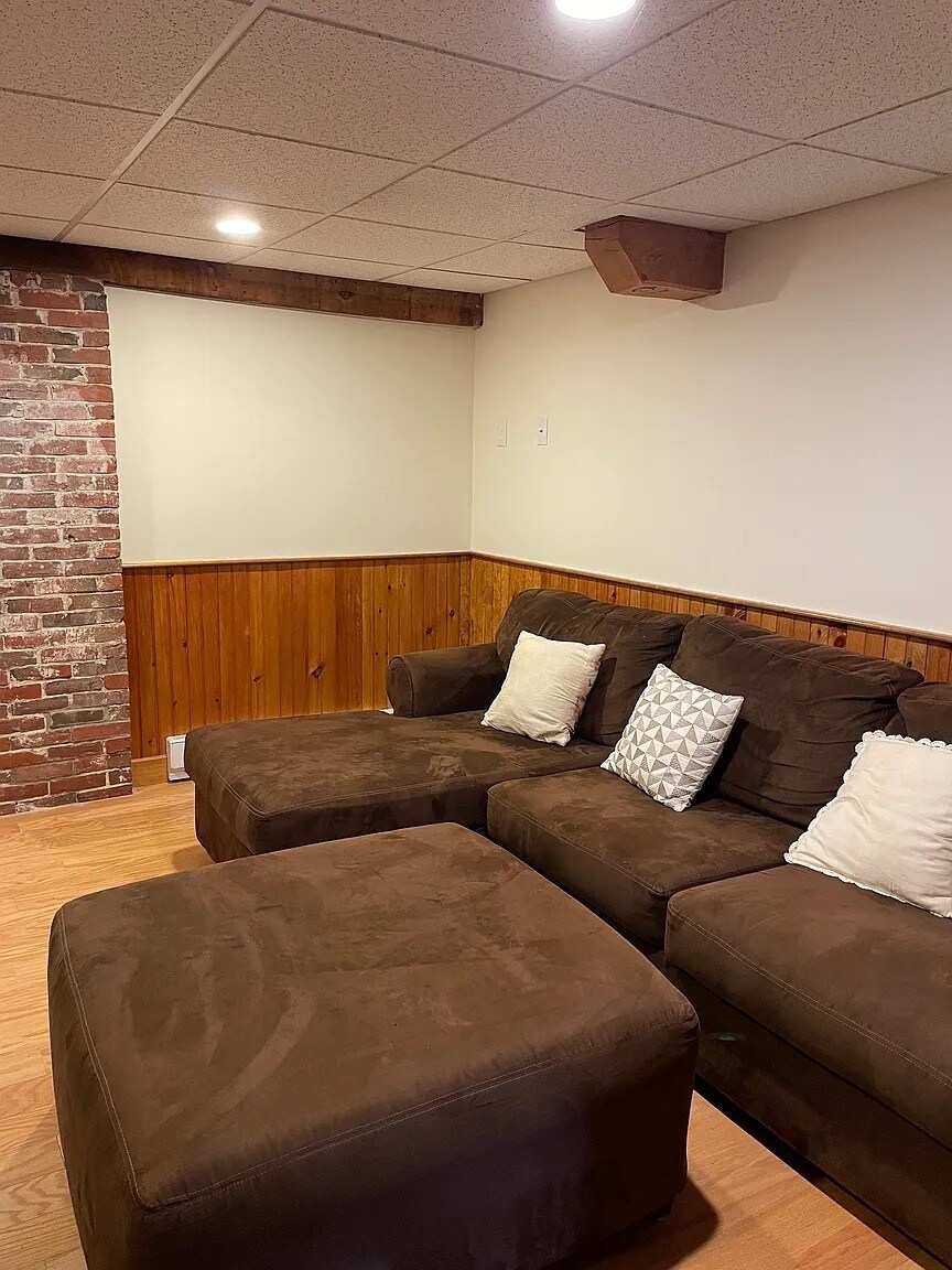 in law suite - living room - 229 Chapel St