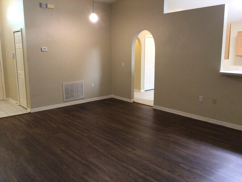 Building Photo - 3293 Carlotta Rd