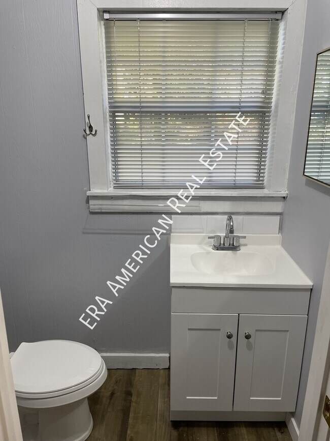 Building Photo - 401 S Booker St