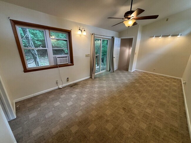 Building Photo - Gorgeous 3-Bedroom, 2-Bathroom Single Fami...