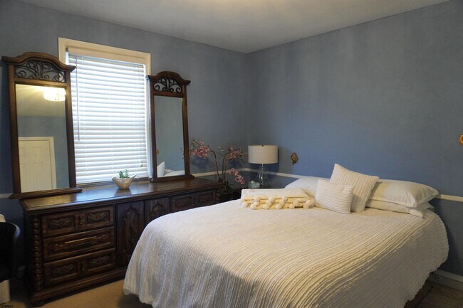 Building Photo - 205 N Essex Ave