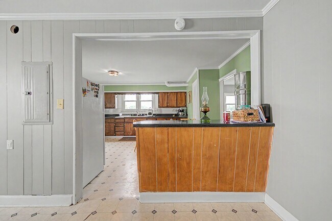 Building Photo - Spacious 5-Bedroom Home Near Radford University