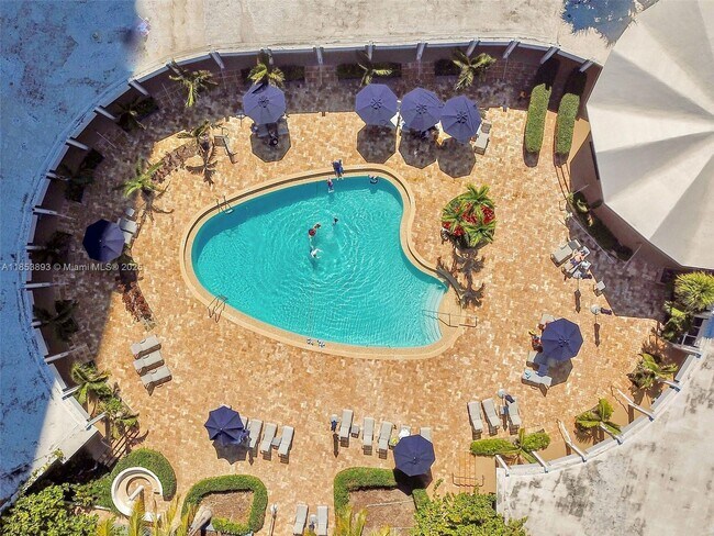 Building Photo - 5055 Collins Ave