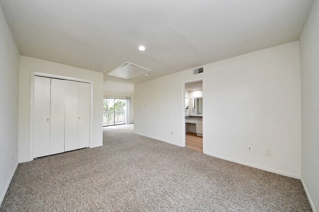 Building Photo - 1059 Country Pl Dr