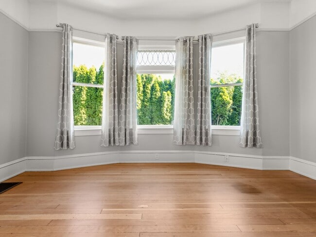 Building Photo - 5 bedroom, 2 bath in North Portland - Bois...