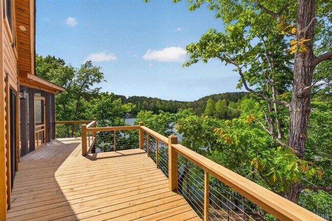 Building Photo - 308 Acres Ct