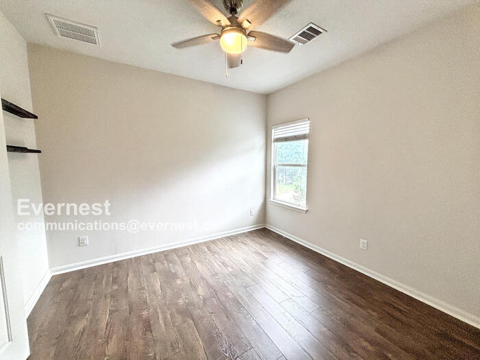 Building Photo - 14941 Running Deer Trail