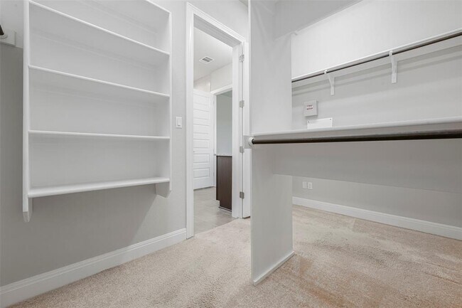 Building Photo - 4620 Katherine Dr