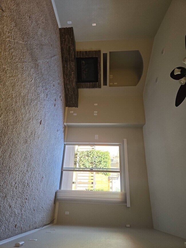 Building Photo - 729 Skyview Ct