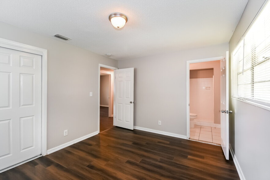 Building Photo - 6725 Cinderella Rd