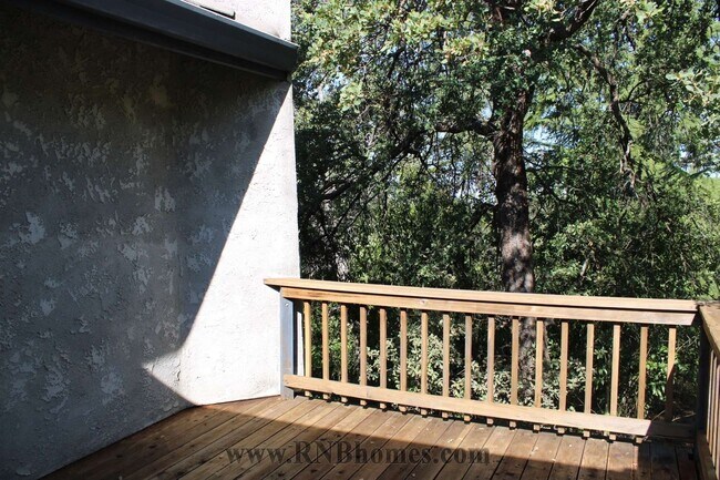 Building Photo - 677 Hoppe Ln
