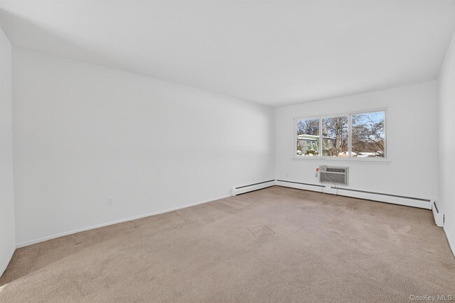 Building Photo - 126 Coachlight Square