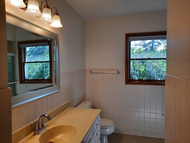 Building Photo - 1450 Wing St