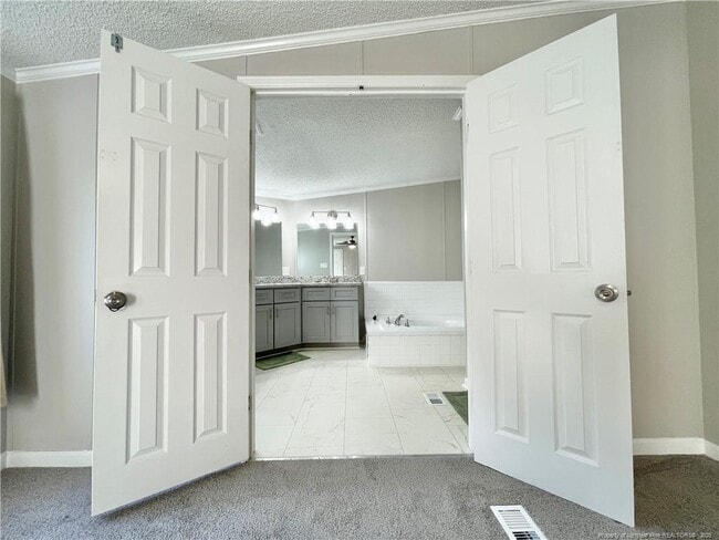 Building Photo - 140 Gibbs Rd