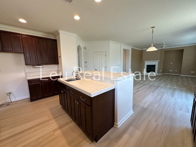 Building Photo - Lovely, 5bd, 3ba home in Serrano, with 3 c...