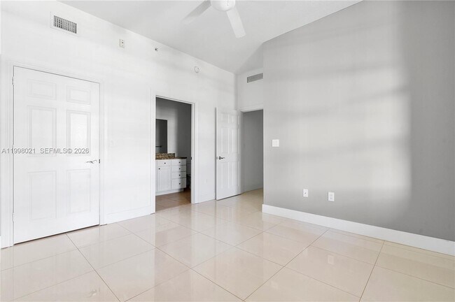 Building Photo - 3001 NE 185th St