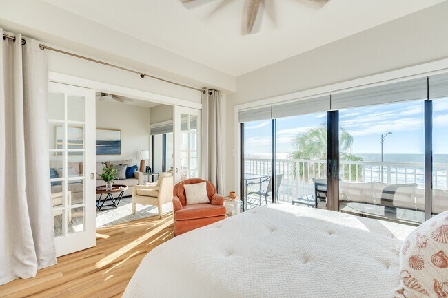 Building Photo - 7700 Seawall Blvd