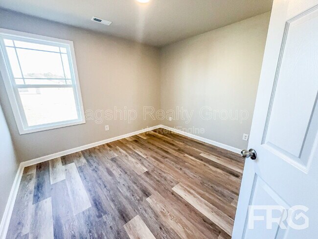 Building Photo - 102 Michael Thomas Pl