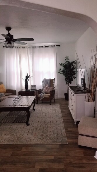 Building Photo - 362-364 W St Charles St