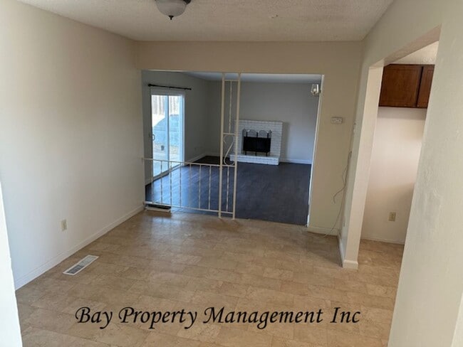 Building Photo - Rent Reduced! 4 Bedroom, 2 Bath Home Near ...