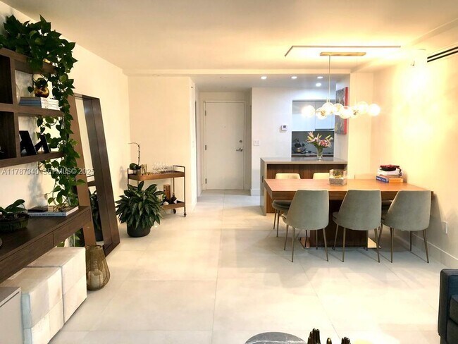 Building Photo - 6917 Collins Ave