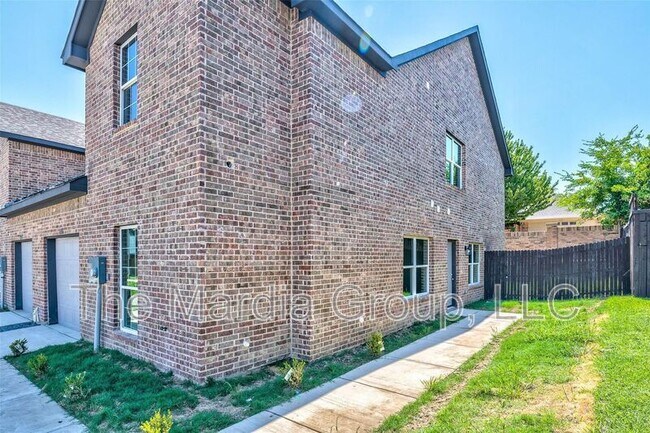 Building Photo - 1110 Woburn Dr