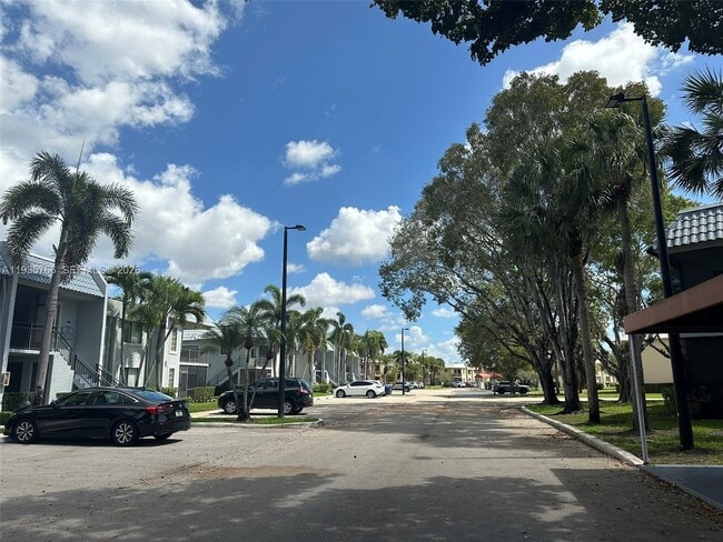 Building Photo - 16511 Blatt Blvd