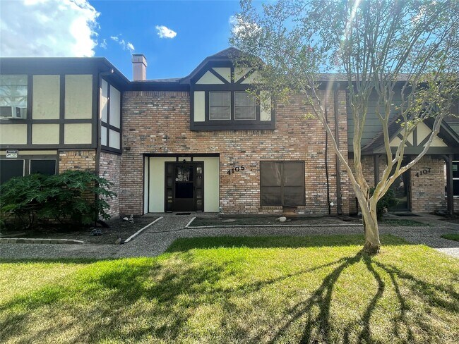 Building Photo - 4105 Vista Rd