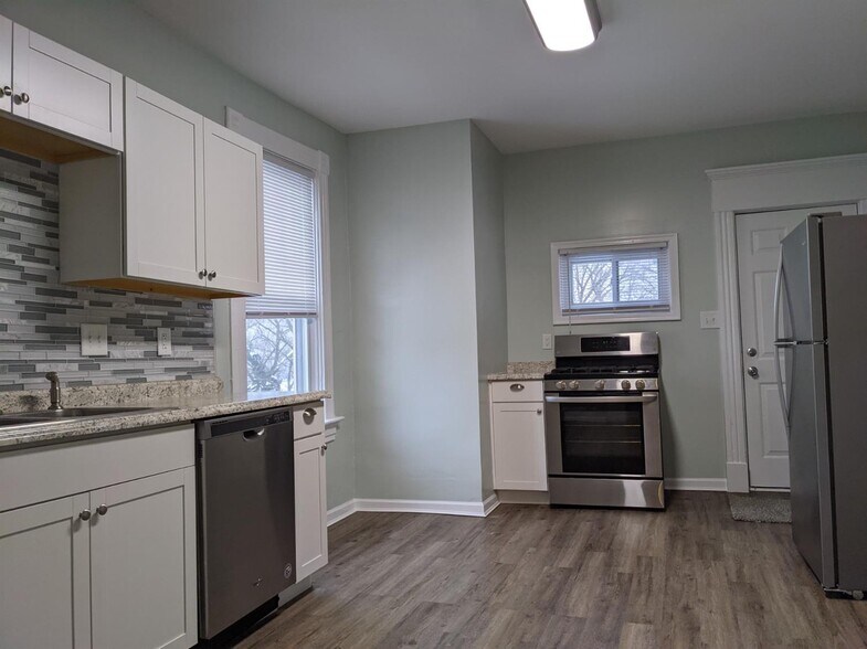 Building Photo - 3755 Eastern Ave