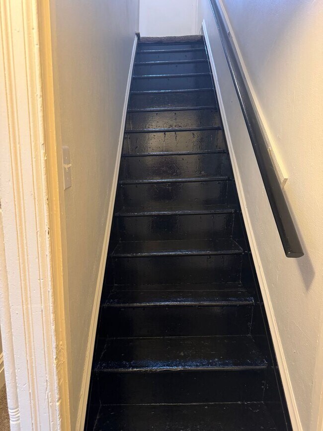 Building Photo - 1559 W King St