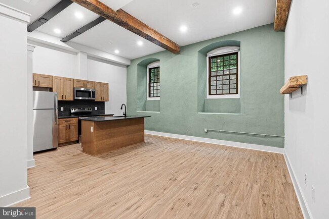 Building Photo - 201 Leverington Ave