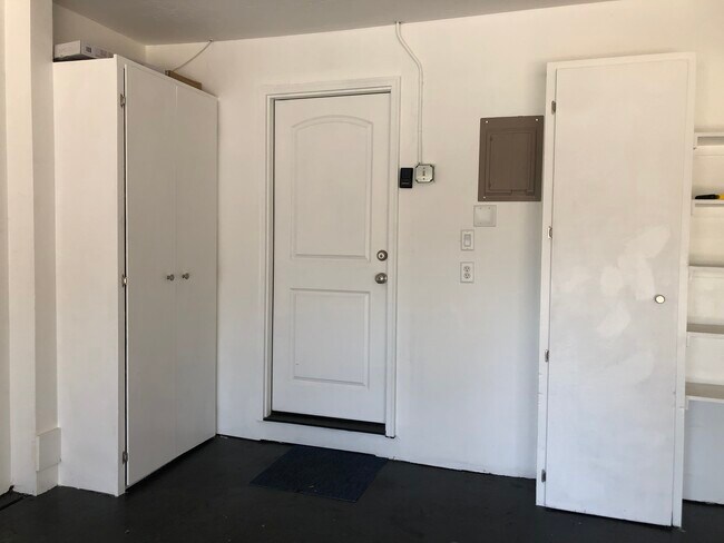 Building Photo - 1717 E Monte Carlo Dr