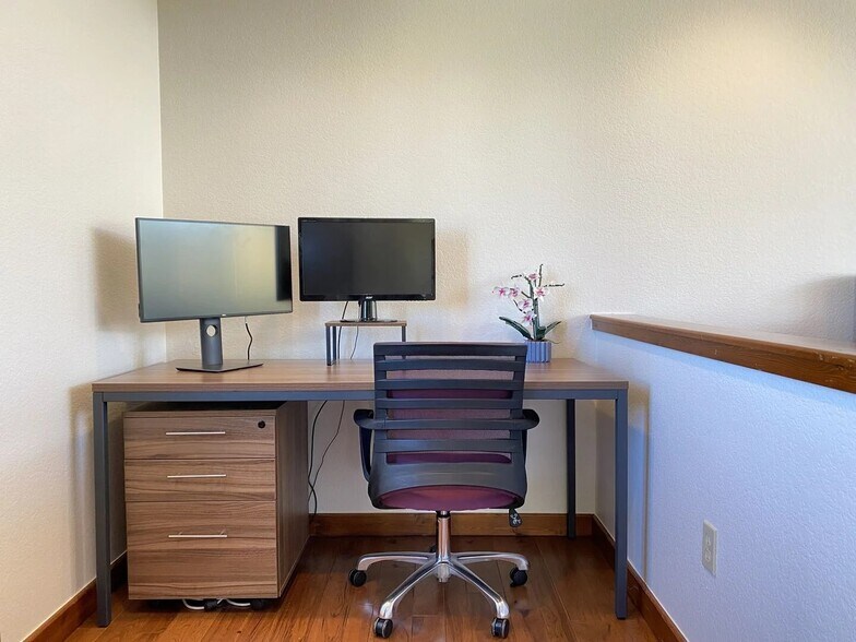 office nook - 850 Blacksmith Rd