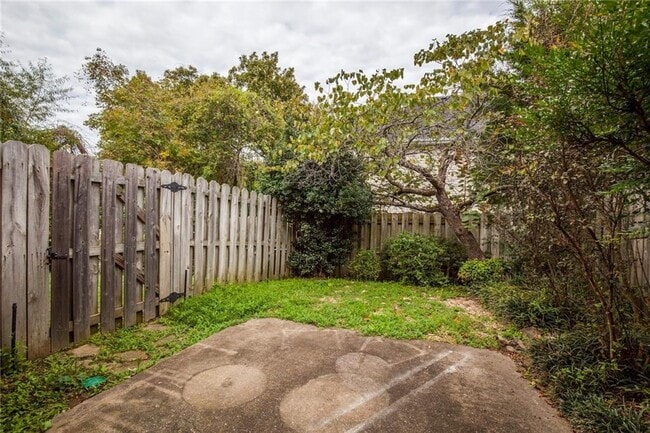 Building Photo - 2196 E Cinnamon Way